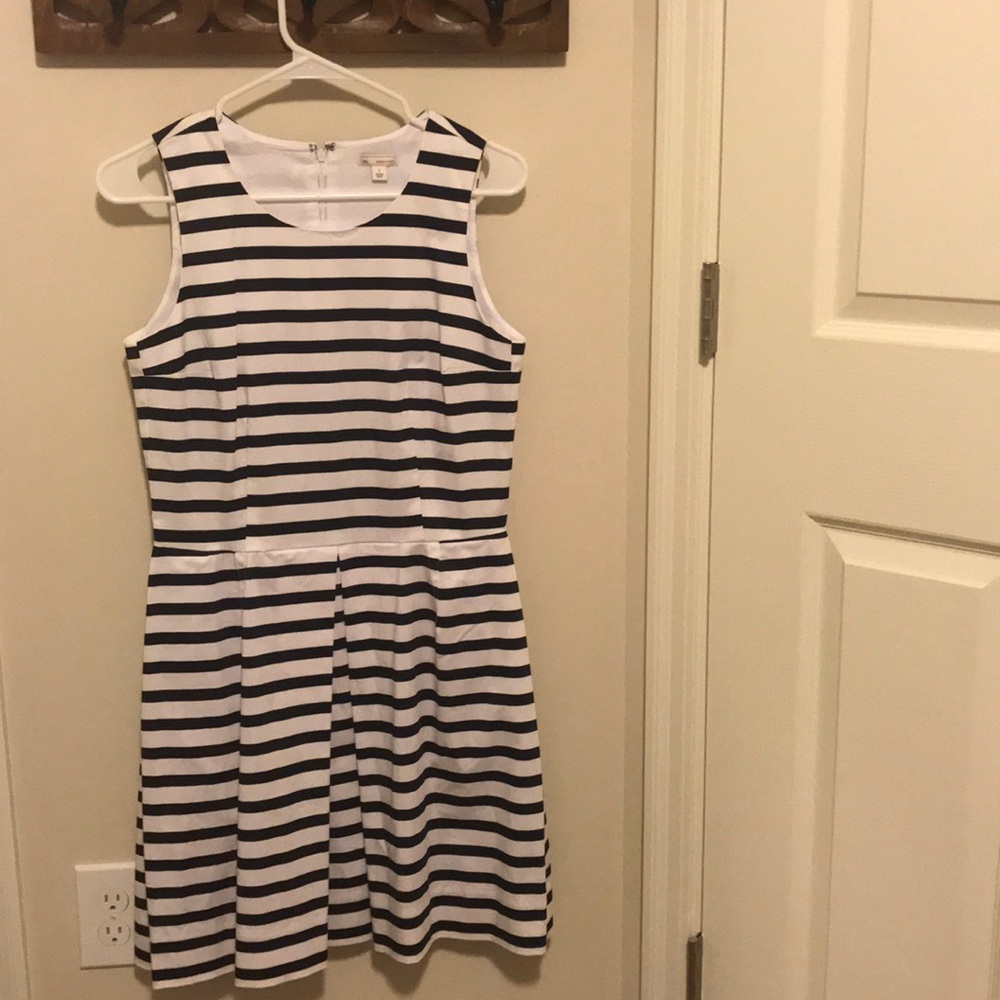 Women’s GAP navy and white striped sundress